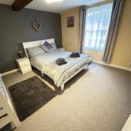 Appartamento Llanidloes Townhouse-Pet-Friendly-Sleeps 6-Mid Wales Esterno foto